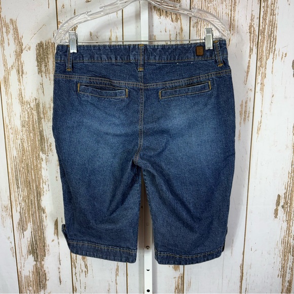 Izod Denim Women's Bermuda Shorts. Size 12. In excellent condition! - Picture 4 of 6
